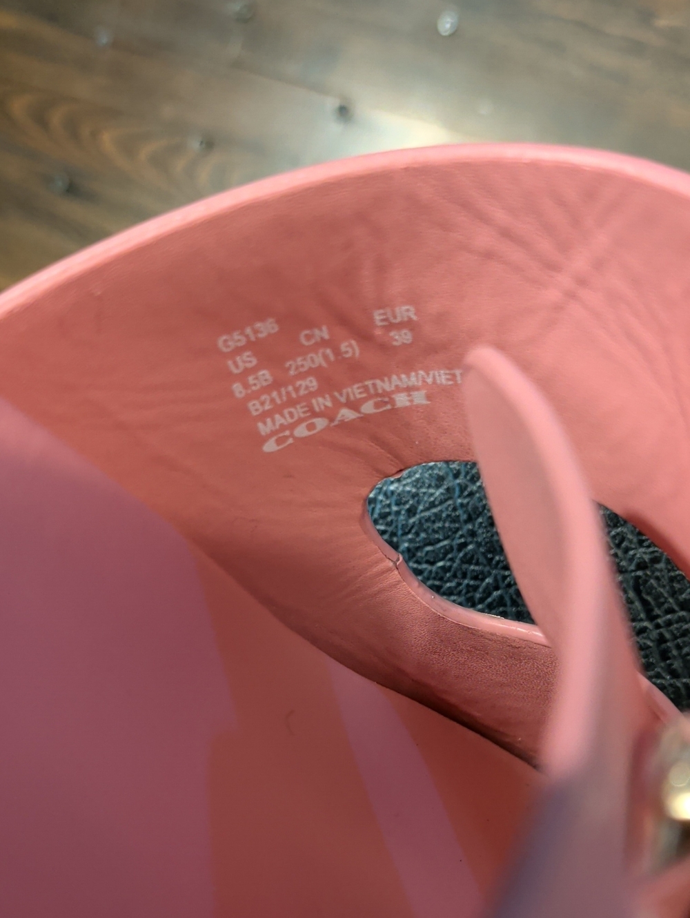 COACH gable leather sandal in bubblegum - size 39 (8.5) - Picture 10 of 10